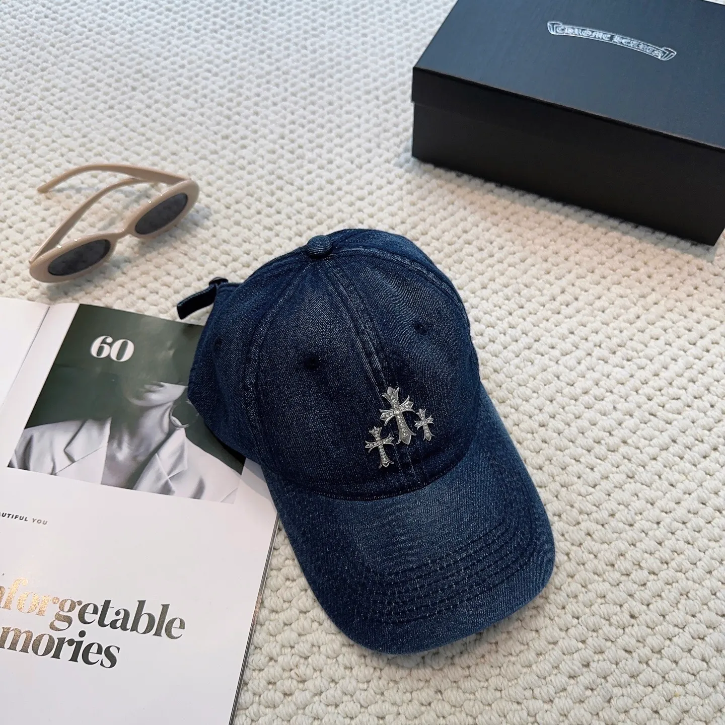 P60 Crow Heart 🆕🆕25 new washed denim baseball cap, personalized fashion classic cross logo, casual with a cool feeling, unisex style, same style for men and women! Very easy to match! Head circumference: 56-58cm is available